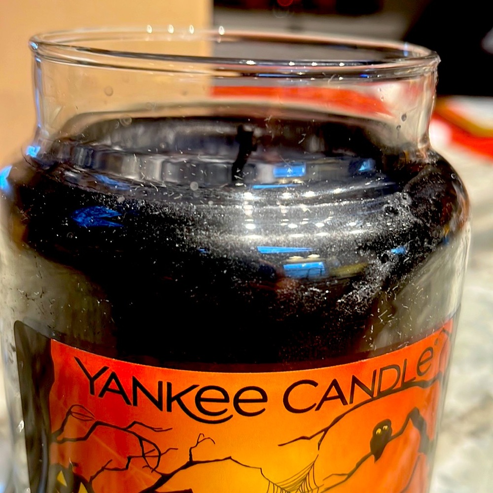 22oz Yankee candle. Burned for a couple minutes~scent not for us